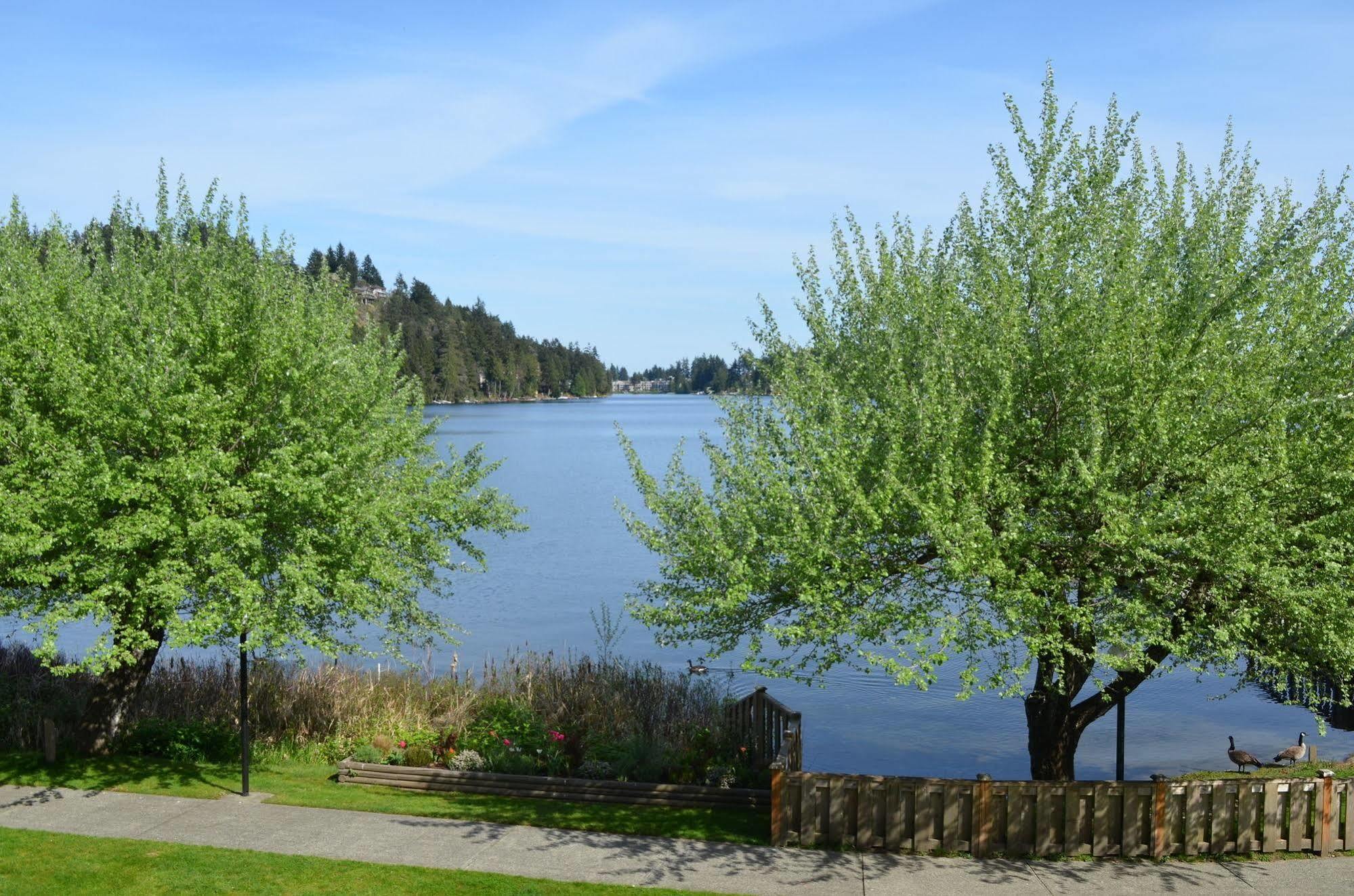 Inn On Long Lake Nanaimo Esterno foto